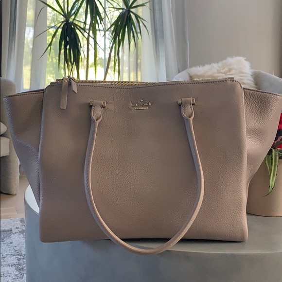 kate spade Handbags - 🚨Price Drop 🚨Beautiful Kate Spade tote